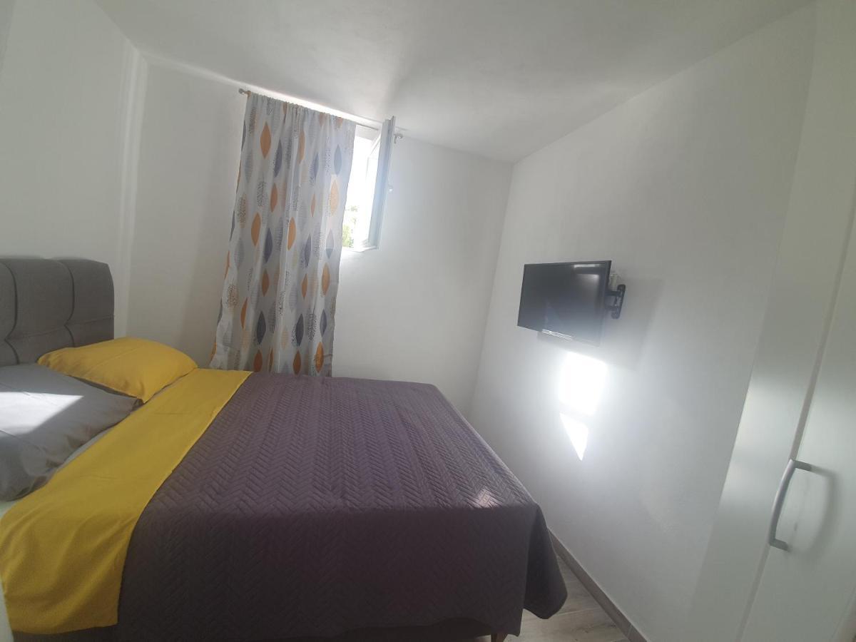 Amama Apartman Brodarica  Kültér fotó